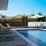Sea Point Luxury Private Pool Walk To 3 - 5 Bdr In 1 Coral Bay