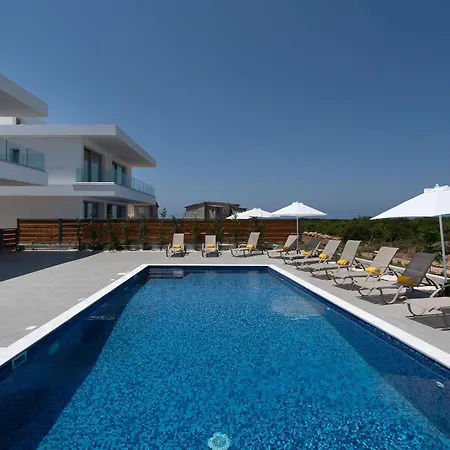 Sea Point Luxury Private Pool Walk To 3 - 5 Bdr In 1 Vila Coral Bay