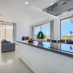 Sea Point Luxury Private Pool Walk To 3 - 5 Bdr In 1 *
