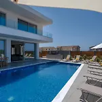 Villa Sea Point Villas Coral Bay Luxury Private Pool Villas Walk To Beach 3 - 5 Bdr In 1 Resort *