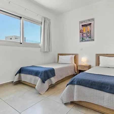 Sea Point Luxury With Private Pools In Вилла