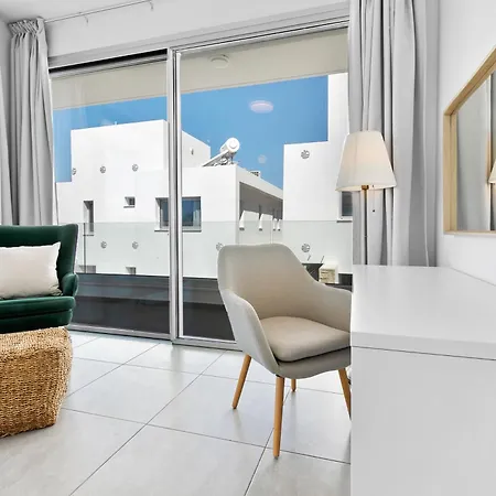 Sea Point Luxury With Private Pools In Вилла Корал-Бэй