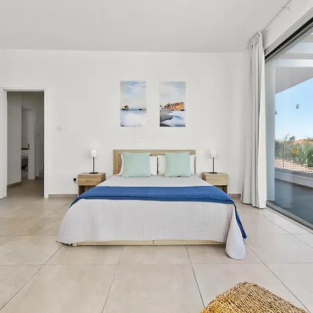 Вилла Sea Point Luxury With Private Pools In
