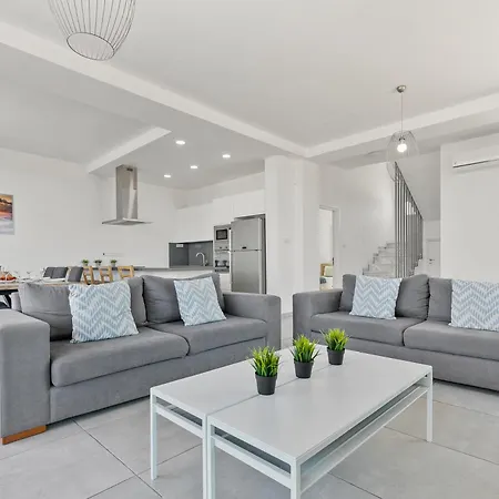 Sea Point Luxury With Private Pools In * Корал-Бэй