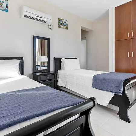 Sea Point Luxury Private Pool Walk To 3 - 5 Bdr In 1 Villa Coral Bay