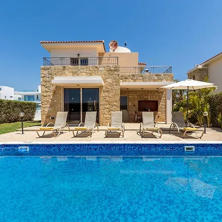 Sea Point Luxury With Private Pools In