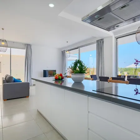 Sea Point Luxury With Private Pools In *