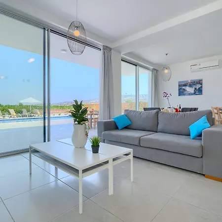 Sea Point Luxury Private Pool Walk To 3 - 5 Bdr In 1 Villa *