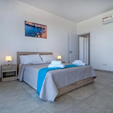 Sea Point Luxury With Private Pools In