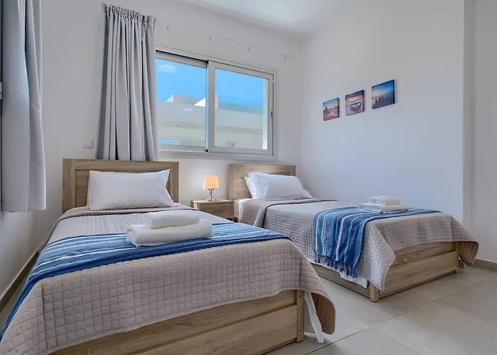 Sea Point Private Pool Near 3 And 5 Bedrooms In 1 Complex *